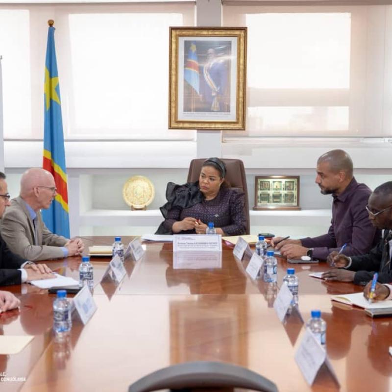 Thérèse KAYIKWAMBA WAGNER, Ministre d'État en charge des Affaires Étrangères et la délégation de la Monusco conduite par le représentant du Secrétaire Général des Nations unies, James SWAN