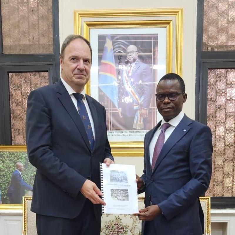 Le Ministre délégué Eliezer Ntambwe et l'Ambassadeur de Belgique en poste en Egypte