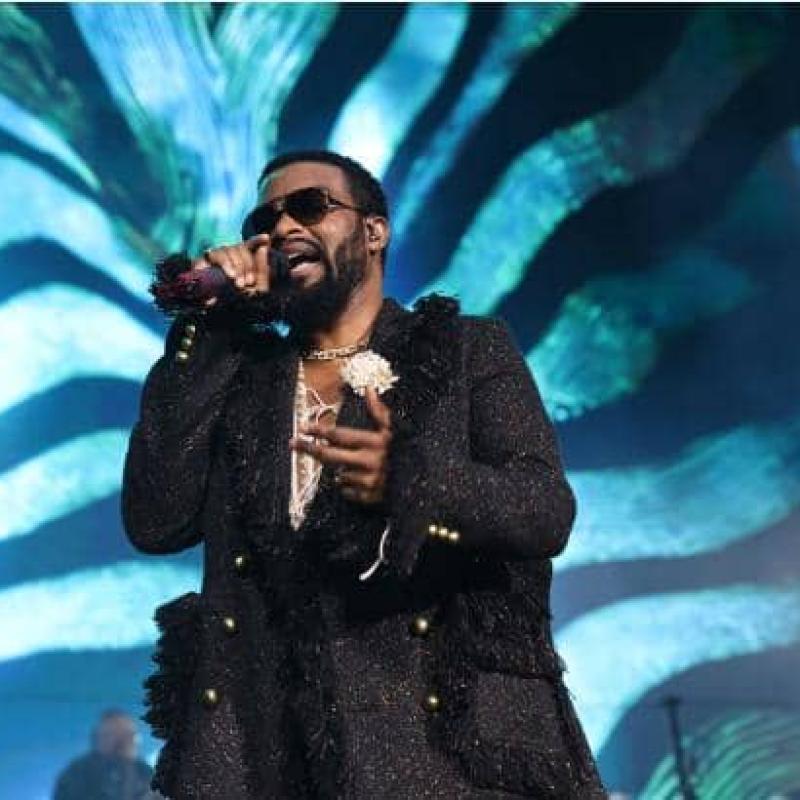 L'artiste musicien congolais Fally Ipupa lors de sa prestation au Stade de France