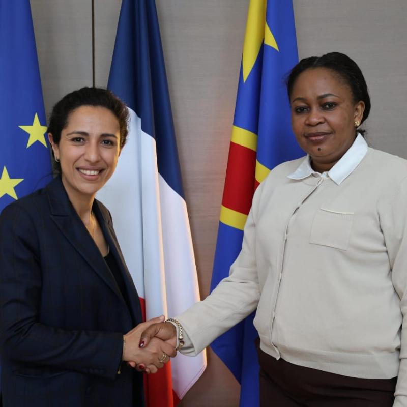 La ministre du Genre Micheline Ombae et une responsable française à Paris [photo d'illustration]