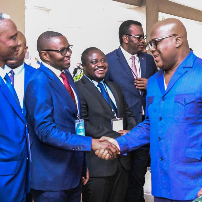 Le ministre Julien Paluku Kahongya lors de l'accueil du président Tshisekedi à Entebe, en Ouganda, lundi 11 mai 2026