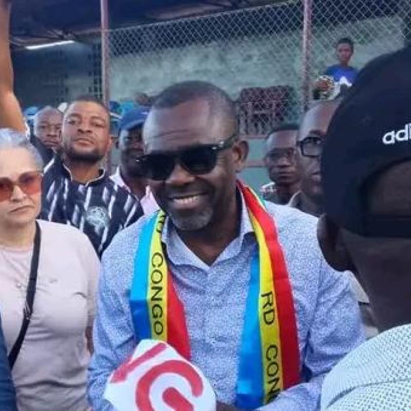 Véron Mosengo et son équipe à Kananga.