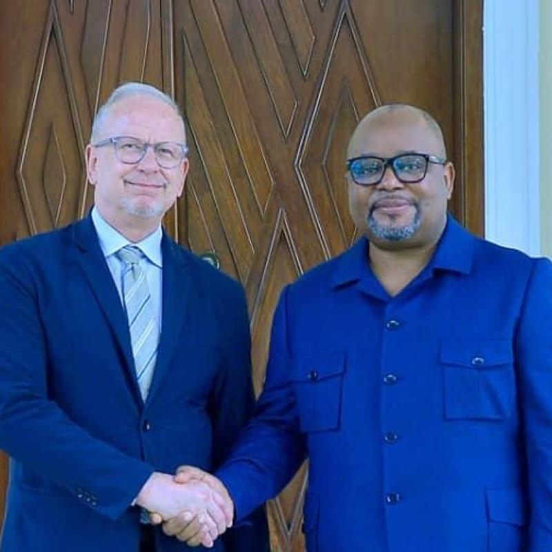 Le speaker de la chambre basse du parlement Aimé Boji et l'ambassadeur allemand en RDC Ingo Herbert, mardi 12 mai 2026