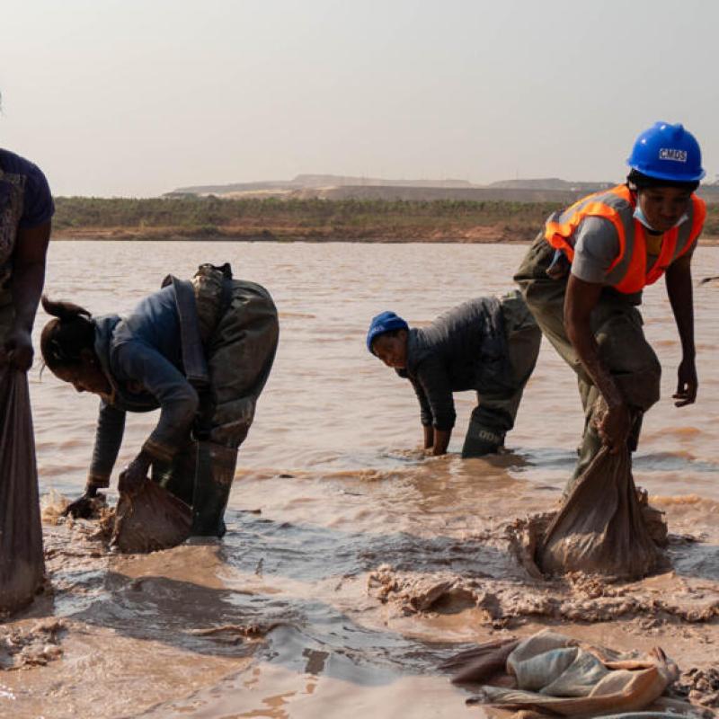 Des femmes lavent du minerai dans la mine artisanale de cuivre et de cobalt de Kamilombe, près de la ville de Kolwezi, dans le sud-est de la RDC [photo d’illustration]