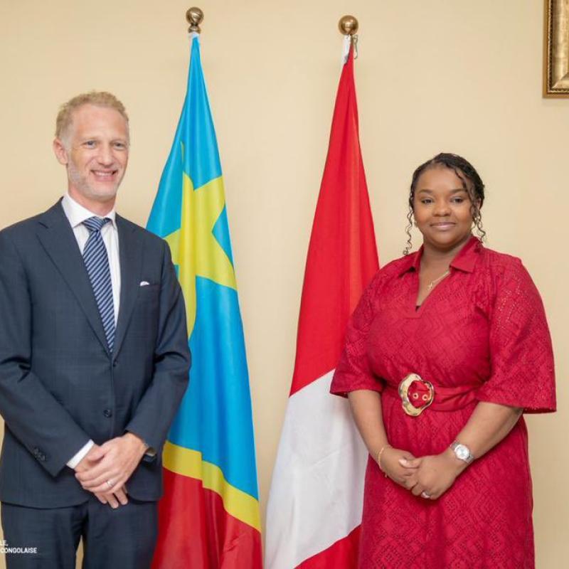 la vice-ministre des Affaires étrangères, Noëlla Ayeganagato et le représentant suisse [photo d'illustration]