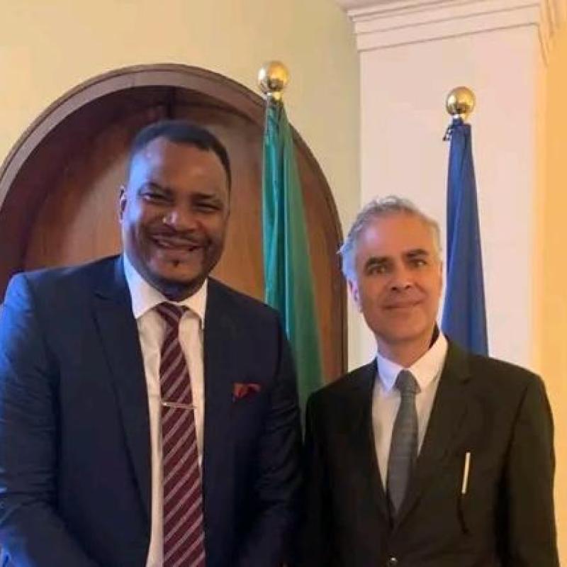 Aziz Makukula et l'ambassadeur du Portugal à Kinshasa.