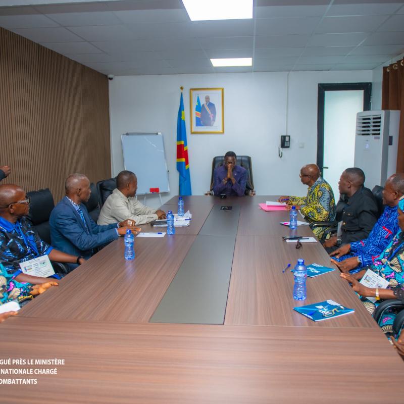 Le ministre délégué Eliezer Ntambwe et une délégation de la société civile de Maï-Ndombe, mercredi 13 mai 2026