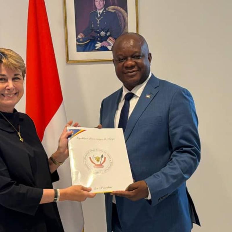Le ministre délégué Crispin Mbadu et Isabelle Rosabrunetto, directrice générale du Département des Relations extérieures et de la Coopération du Ministère d’État de la Principauté de Monaco