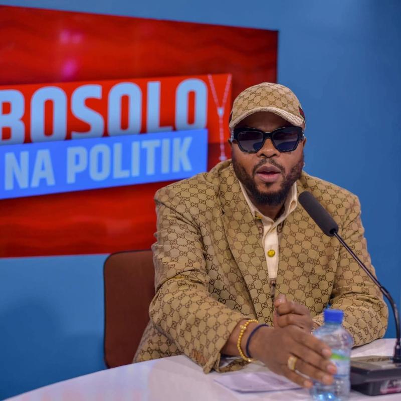 JB Mpiana sur le plateau de Bosolo na Politik