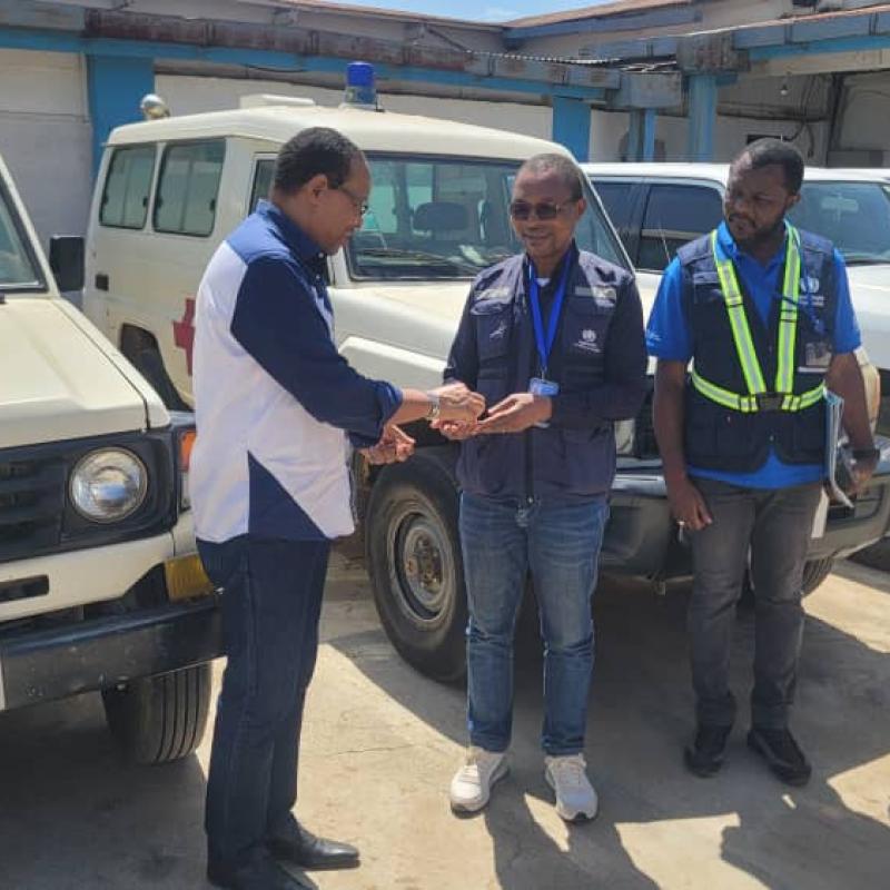La MONUSCO remet des ambulances, véhicules et motos à l’OMS pour renforcer la mobilité des équipes de riposte contre Ebola en Ituri