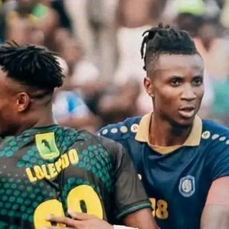 Un joueur de l'AS VClub et celui du FC les Aigles du Congo. [Photo d'illustration]