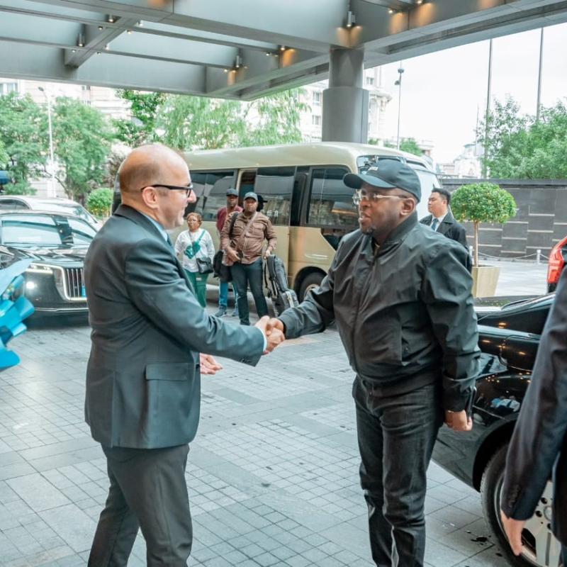 Le VPM Jacquemain Shabani à son arrivée en Chine [photo d’illustration]