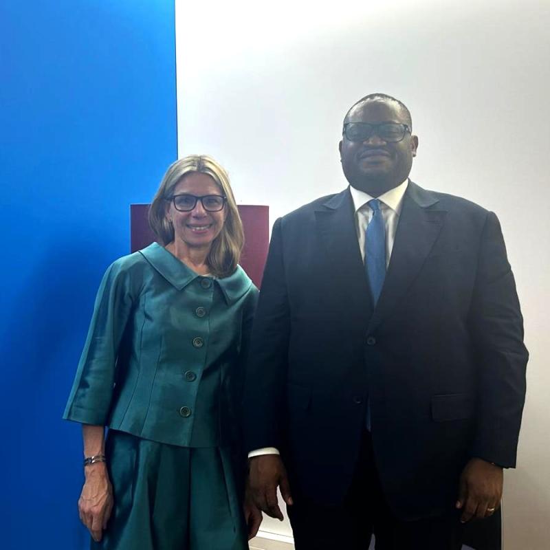 Anna Bjerde, directrice générale des opérations du Groupe de la Banque mondiale et le ministre des Finances de la RDC, Doudou Fwamba Likunde Li-Botayi
