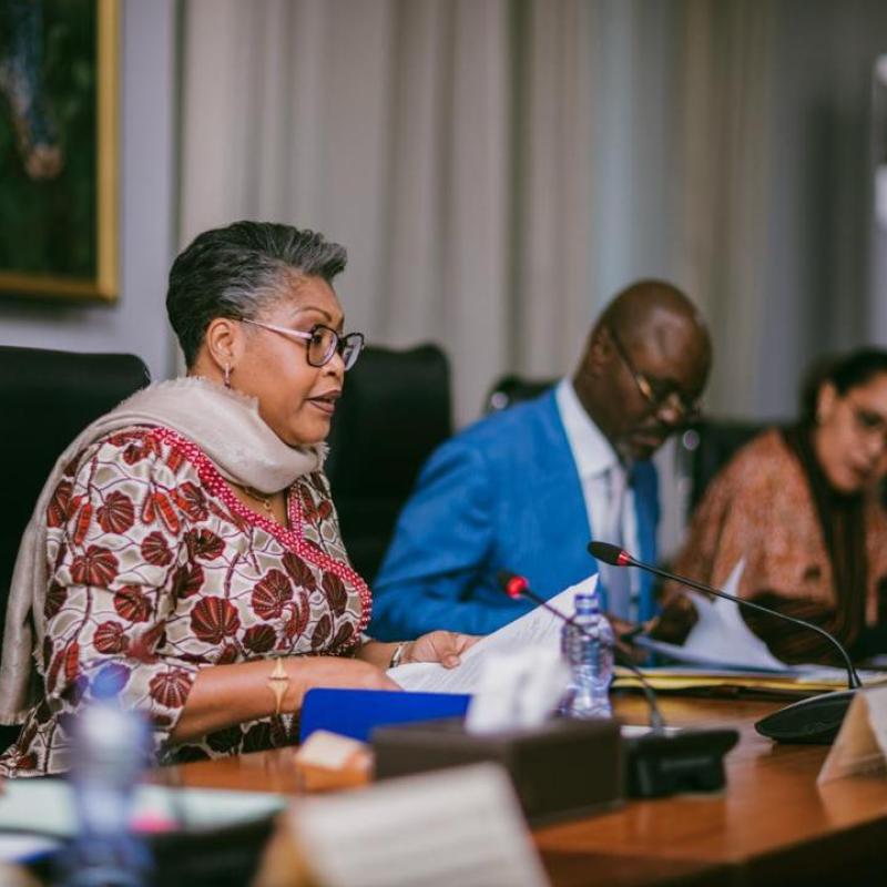 La Première ministre Judith Suminwa reçoit les premières conclusions de l’IGF sur l’audit de la paie des agents publics en RDC