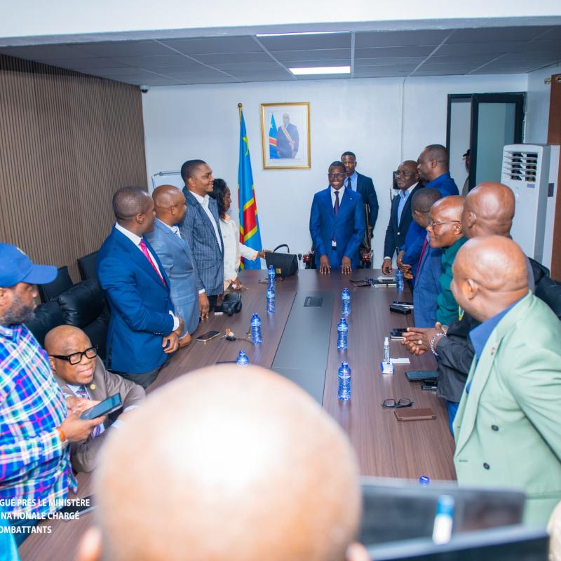 Le ministre délégué Eliezer Ntambwe Mposhi et les élus nationaux de Kinshasa, vendredi 05 juin 2026