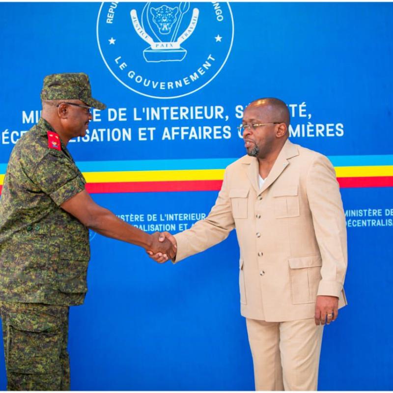 Le VPM de l'Interieur Jacquemain Shabani Lukoo et le nouveau gouverneur militaire de l'Ituri, le Général-Major Gaby Kasongo