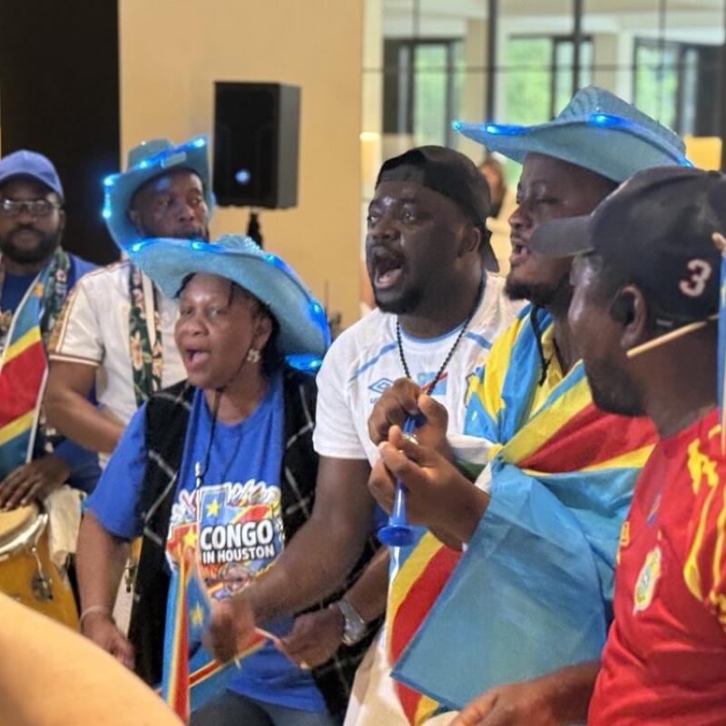 Quelques supporters congolais à l'arrivée des Léopards de la RDC à Houston, aux États-Unis, vendredi 12 juin 2026
