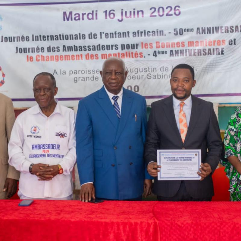 Oscar Bisimwa, heureux promus, placé en deuxième position de la photo allant de la gauche