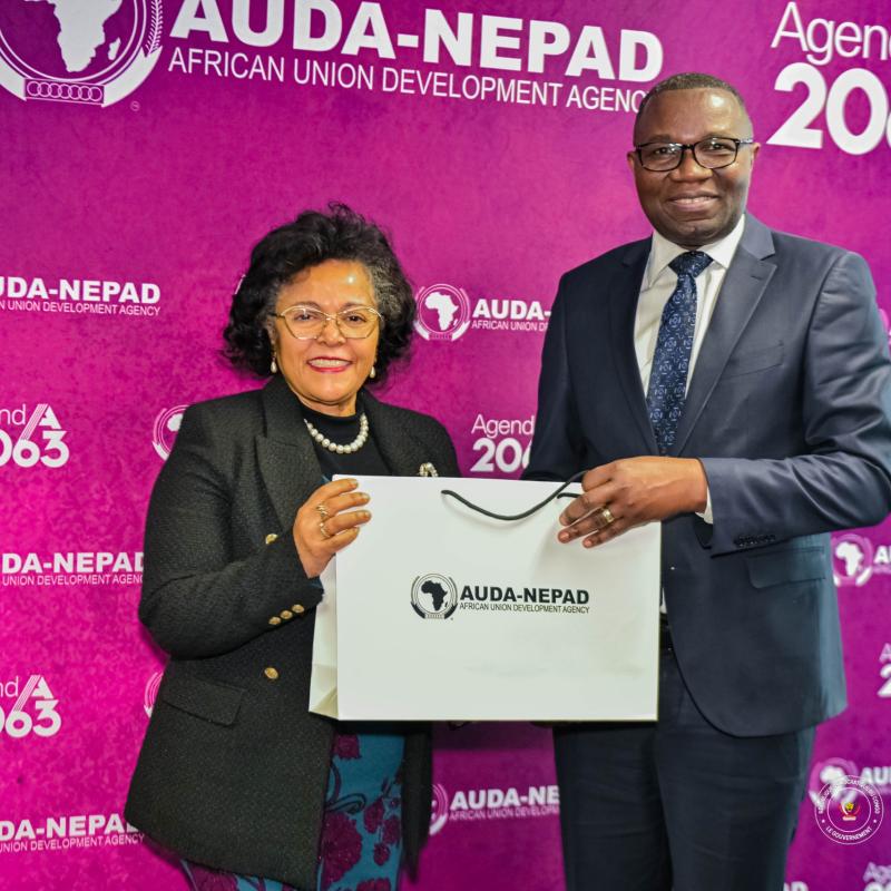 De gauche à droite : Nardos Bekele-Thomas, secrétaire exécutive de l’AUDA-NEPAD, et Julien Paluku Kahongya,  ministre du Commerce extérieur en RDC