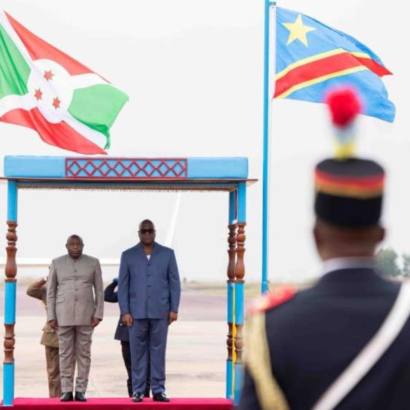 Acceuil du président burundais Évariste Ndayishimiye à Kinshasa par son homologue Félix Tshisekedi