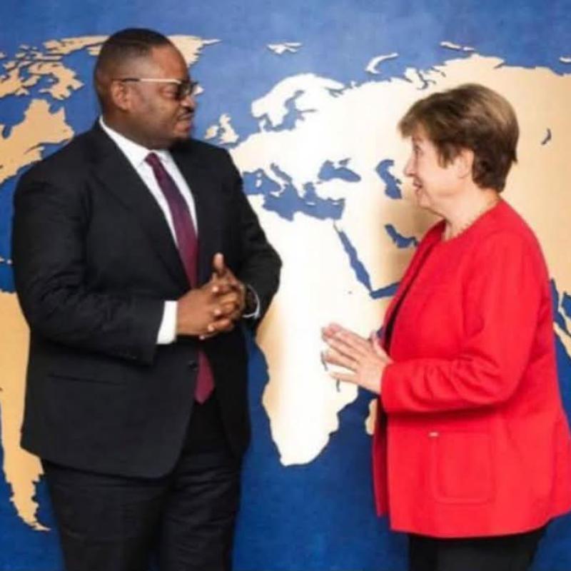 Le ministre des Finances de la RDC,  Doudou Fwamba, et une responsable du FMI