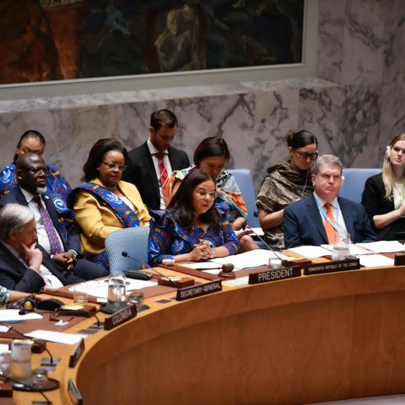 La ministre d'État Thérèse Kayikwamba Wagner,  présidant les débats autour de la gouvernance des ressources, au Conseil de sécurité de l'ONU,  à New York