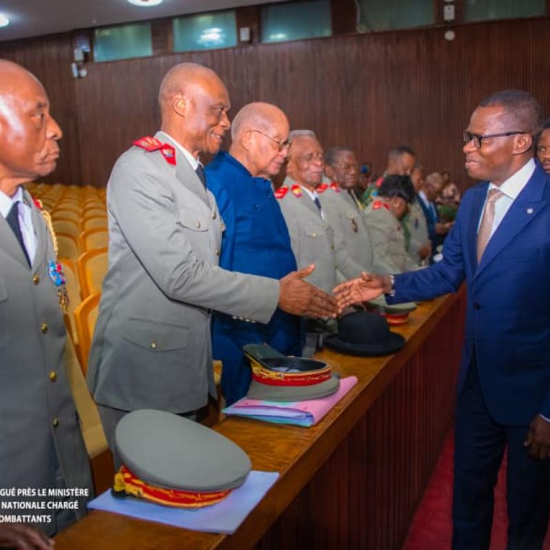 Le Ministre délégué Eliezer Ntambwe et quelques anciens généraux des FARDC, lors de la plénière tenue vendredi 03 juillet à l'Assemblée nationale