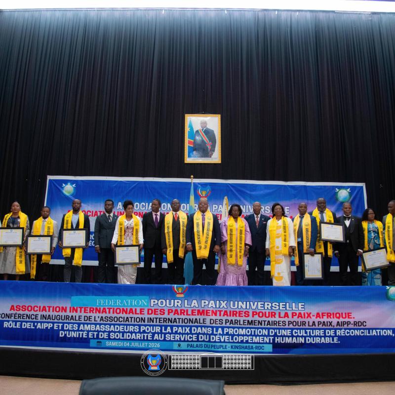 Une photo de famille lors de la cérémonie d'installation du Réseau des parlementaires et ambassadeurs de paix, samedi 04 juillet 2026