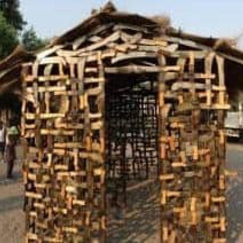 Une oeuvre d'art du sculpteur congolais Freddy Tsimba