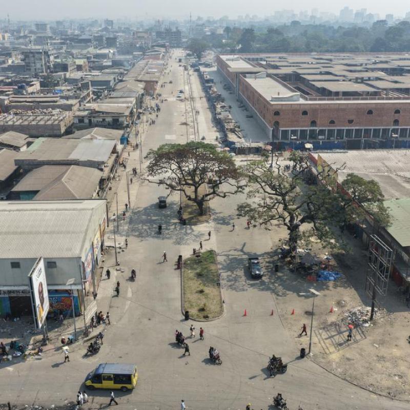Une vue aérienne de la nouvelle configuration du Marché central de Kinshasa (Zando)