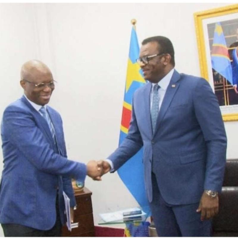 Le VPM en charge de la Fonction publique Jean Pierre Lihau et le ministre de la Santé publique hygiène et prévoyance sociale, le Dr Samuel Roger Kamba