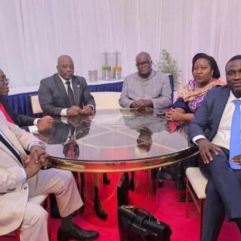 Quelques membres de l’opposition radicale en RDC réunis autour de Joseph Kabila lors du lancement de Sauvons la RDC à Nairobi [photo d'illustration]
