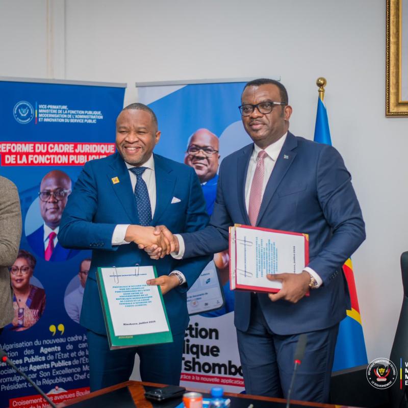 Le VPM Jean-Pierre Lihau et le DG Célestin Mukeba, après la signature d’un partenariat entre le ministère de la Fonction publique et la CADECO [photo d'illustration]
