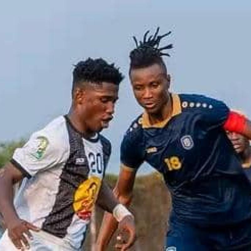 L'attaquant du TP Mazembe Faveurdi Bongeli, en duel avec le défenseur des Aigles du Congo Helton Kayembe. [Photo d'illustration]