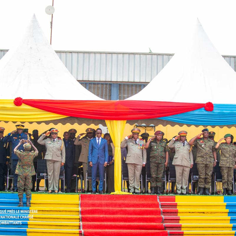 Le ministre délégué Eliezer Ntambwe et les officiers militaires, lors de la cérémonie de fin de session 2025-2026 de la 37eme promotion à l'Ecole de Commandement et d'État- major [photo d'illustration]