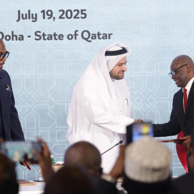 À Doha, sous la médiation du Qatar, le représentant de la RDC et de l’AFC/M23 lors de la signature de l'accord de cessez-le-feu, le 19 juillet 2025 [photo d'illustration]