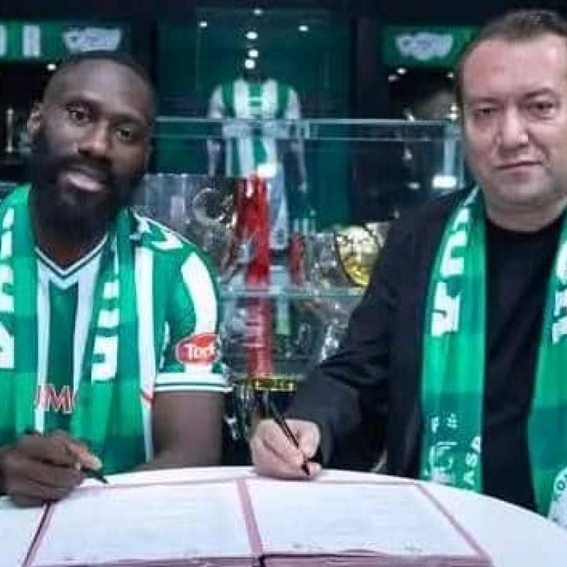 Arthur Masuaku et un dirigeant de Konyaspor.