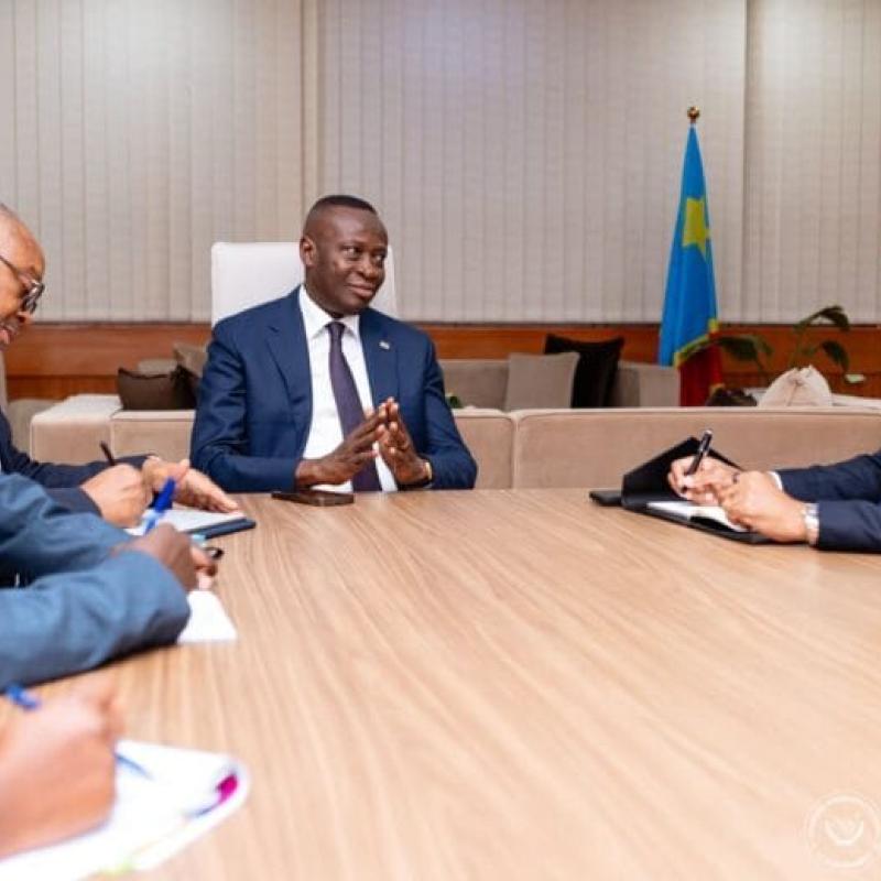 Le VPM de l’Économie Nationale, Daniel Mukoko Samba, face à ses interlocuteurs du groupe Trafigura [photo d'illustration]