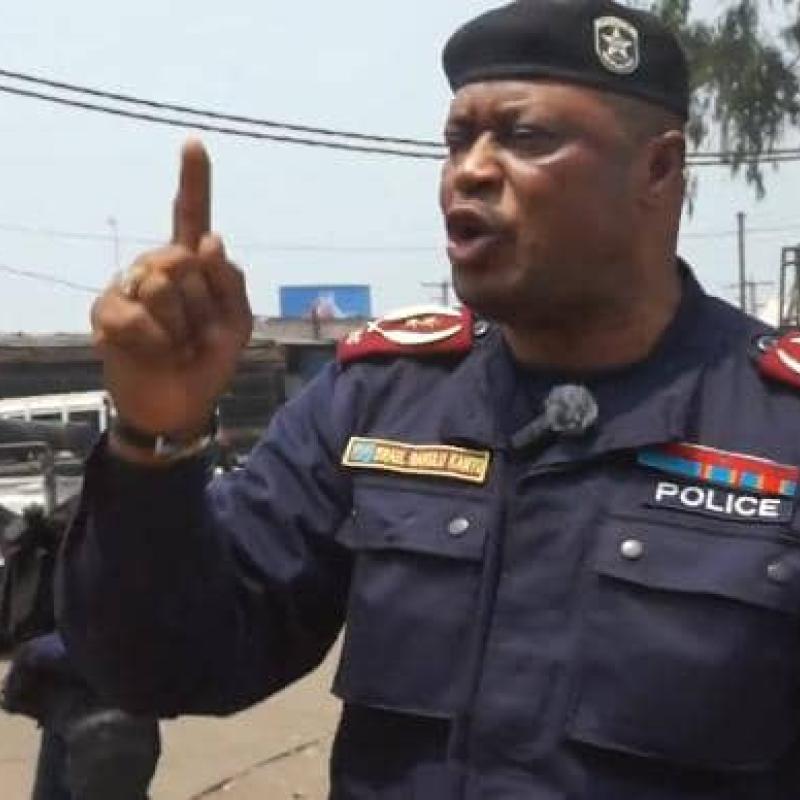 Le Commissaire divisionnaire principal de Kinshasa, Israël Kantu Bakuku, lors d'une parade à Kinshasa