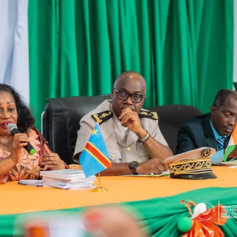 Irène Esambo, ministre en charge des Personnes vivant avec handicap de la RDC, aux côtés d’autres personnalités de la Côte d’Ivoire [photo d’illustration]
