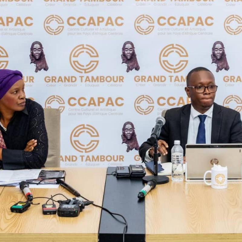 Christine Ndeli et Remy-Césaire Tshamala lors de la conférence de presse au CCAPAC.