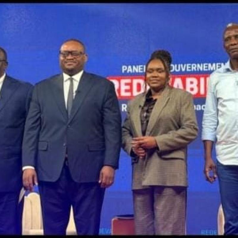 Les ministres Doudou Fwamba et John Banza Lunda avec les journalistes Wille Kalengayi et Élisée Odia [photo d'illustration]