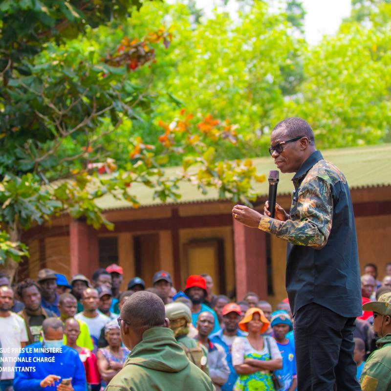 Le ministre Eliezer Ntambwe, lors d'une mission d'inspection dans la commune de Maluku [ Photo d'illustration]