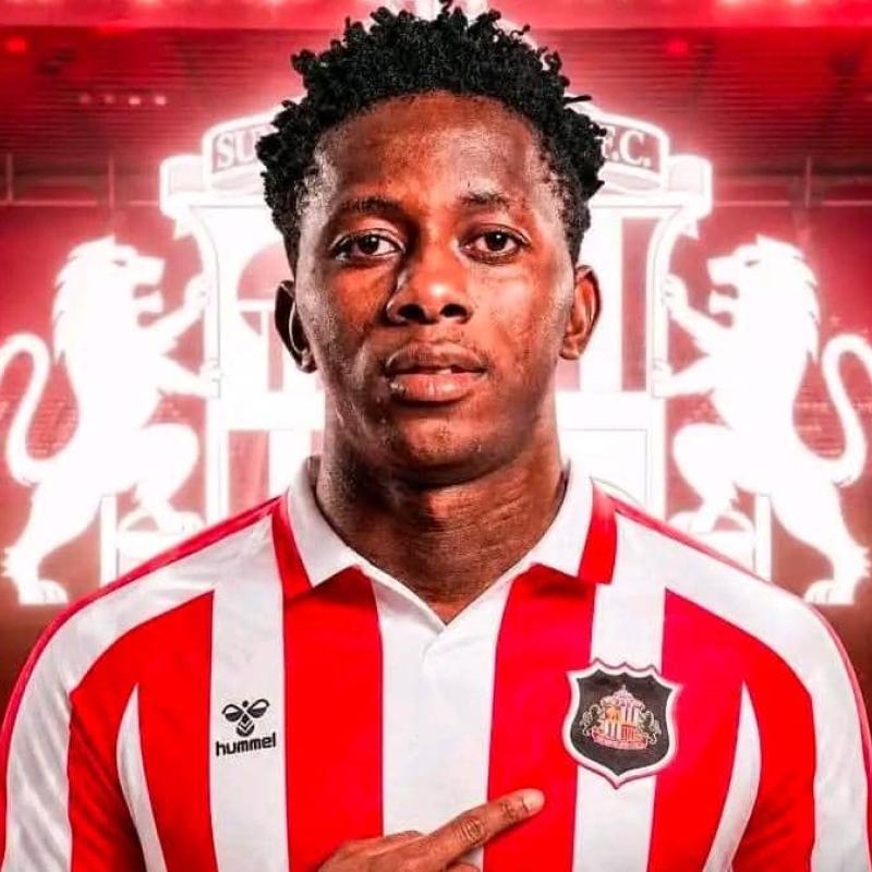Jules Ahoka sous les couleurs de Sunderland AFC après l'officialisation de son contrat, ce lundi 24 août 2026