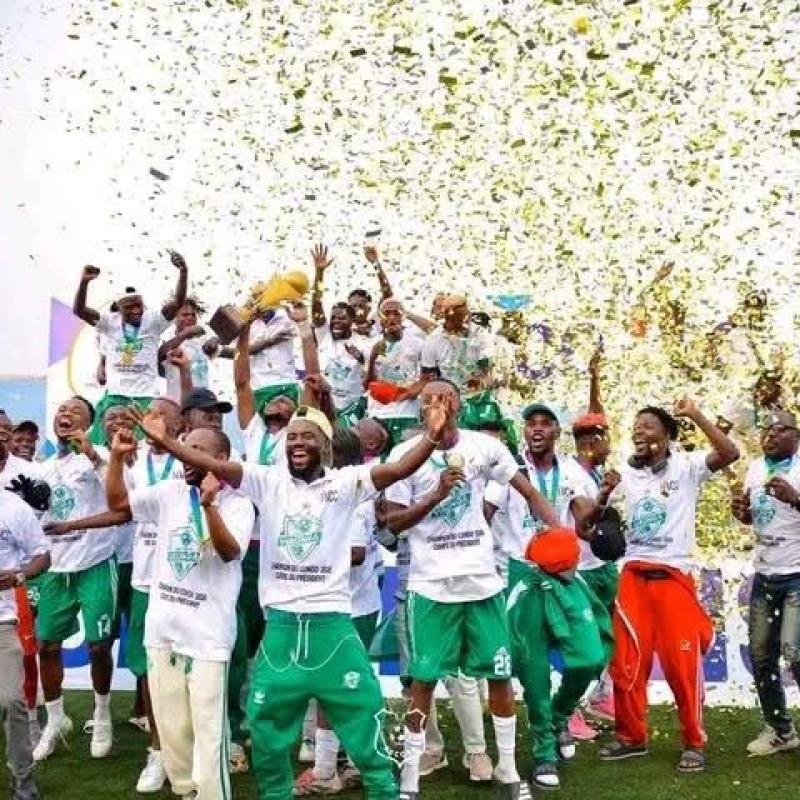 Les joueurs et le staff technique du DC Virunga célèbrent leur sacre en Coupe du Congo [Photo d’illustration]