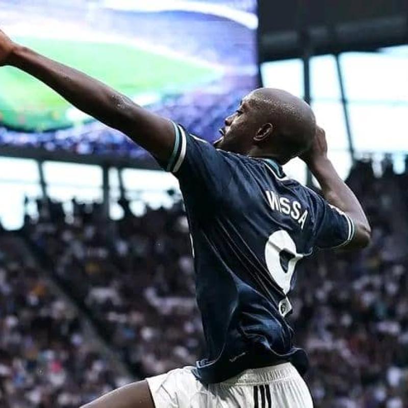 Yoane Wissa lors de sa célébration face à Tottenham.