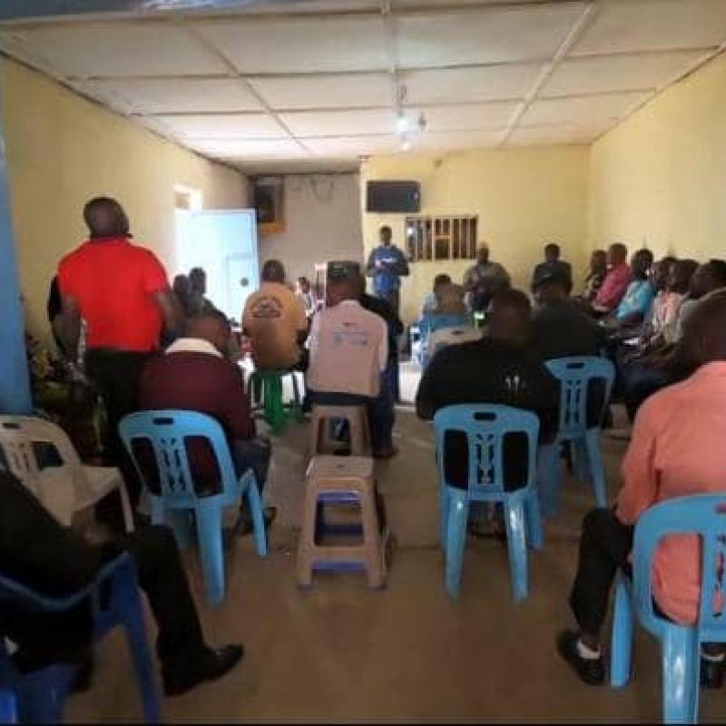 Photo des participants au dialogue communautaire renforcé dans la chefferie de Baboa Bakoe