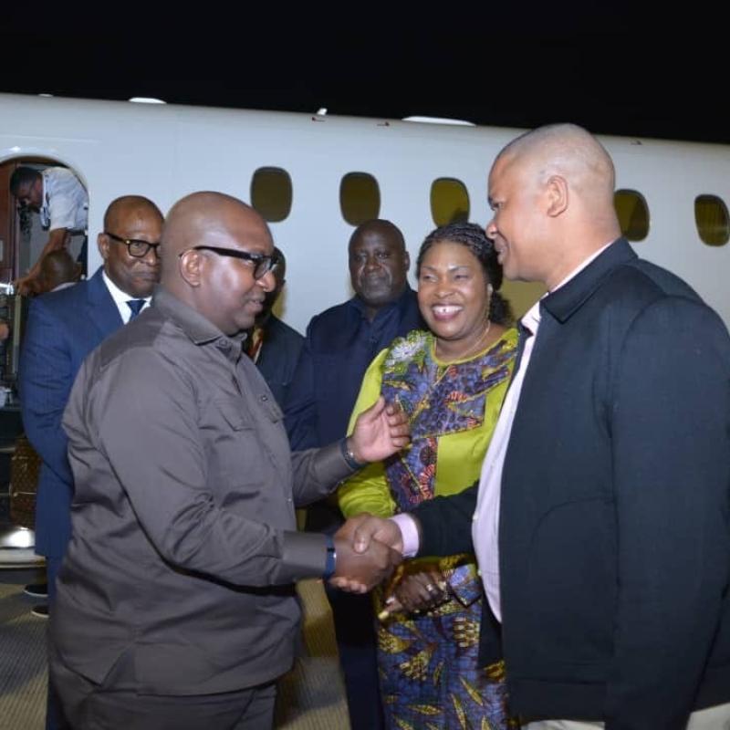 Le président du sénat Jean-Michel Sama Lukonde accueilli par les gouverneurs du Haut-Katanga et du Lualaba, Martin Kazembe et Fifi Masuka, à Lusaka [photo d'illustration]