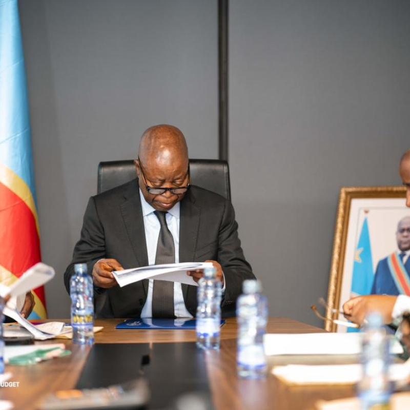 Le VPM en charge du Budget, Adolphe Muzito, en consultations avec les différents ministres du gouvernement congolais
