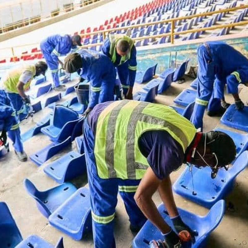 L’installation des nouveaux sièges au Stade des Photo de la Pentecôte [photo d’illustration]